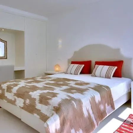 Dior View - Luxury Beachfront With Rooftop Pool Holiday home *