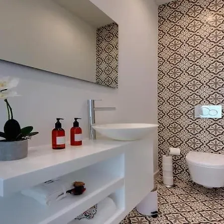 Holiday home Dior View - Luxury Beachfront With Rooftop Pool *