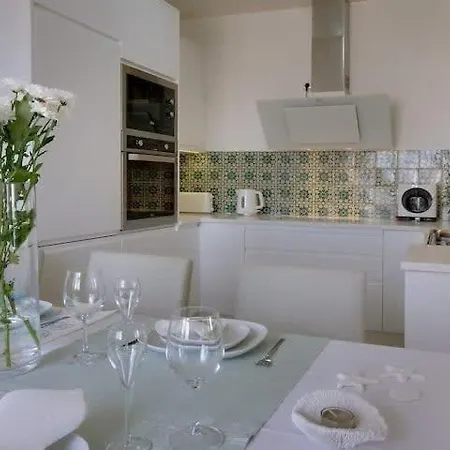 Dior View - Luxury Beachfront With Rooftop Pool Holiday home *